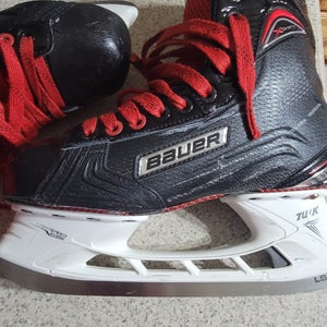 Bauer Vapor X Shift Hockey Skates Regular Width Size 6 (Used)
