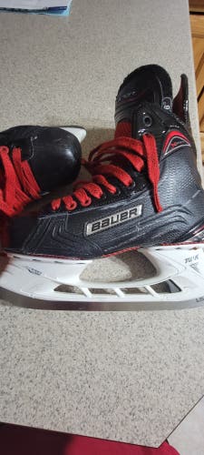Bauer Vapor X Shift Hockey Skates Regular Width Size 6 (Used)