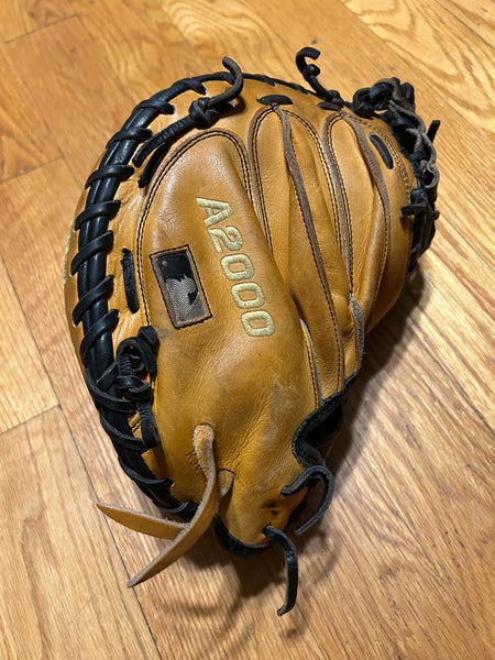 Wilson RH Catcher's A2000 Baseball Glove 32.5" (Used)