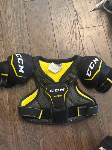 Youth Large CCM Tacks 3092 Shoulder Pads (Used)