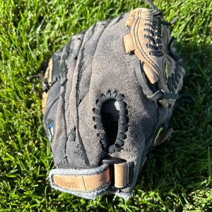 Wilson RH Pitcher's Baseball Glove 10.5" (Used)