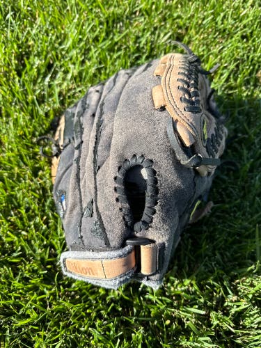 Wilson RH Pitcher's Baseball Glove 10.5" (Used)