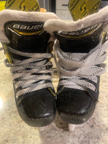 Bauer Supreme M4 Hockey Skates 10.5 (Used)