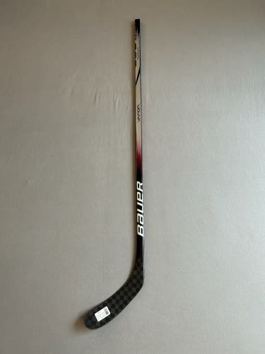 New 65 Flex P28 Intermediate Bauer Vapor League Right Handed Pro Stock Hockey Stick