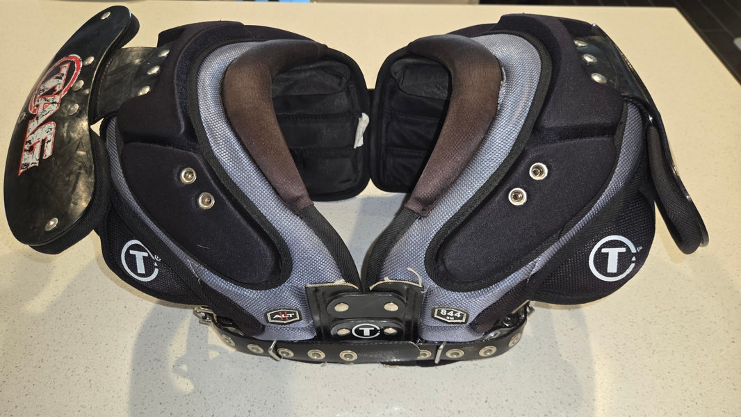 Youth Small Shoulder Pads (Used)