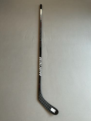 New 87 Flex P28 Senior Bauer Vapor League Left Hand Pro Stock Hockey Stick