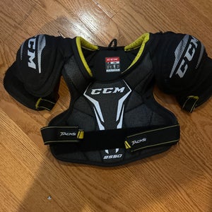 Men's Large Youth CCM Tacks Shoulder Pads (Used)