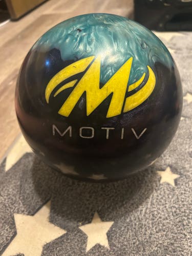 Motiv bowling ball
