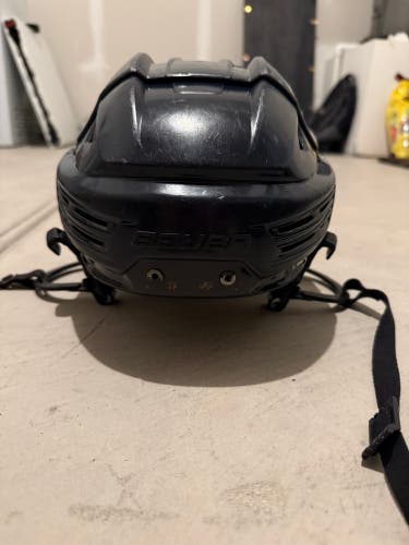 Medium Bauer Re-Akt 200 Helmet (Used)