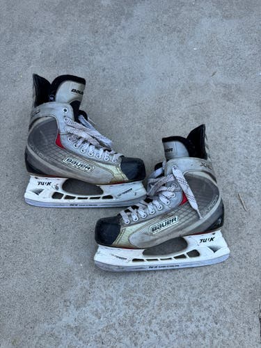 Bauer Vapor X30 Hockey Skates Regular Width 9 (Used)