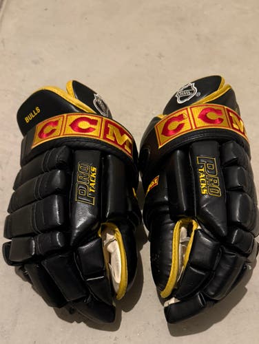 CCM Custom 4-roll Gloves 15" Pro Stock (Used)
