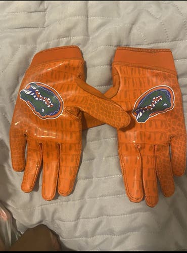 Large Adult Jordan Gloves (Used)