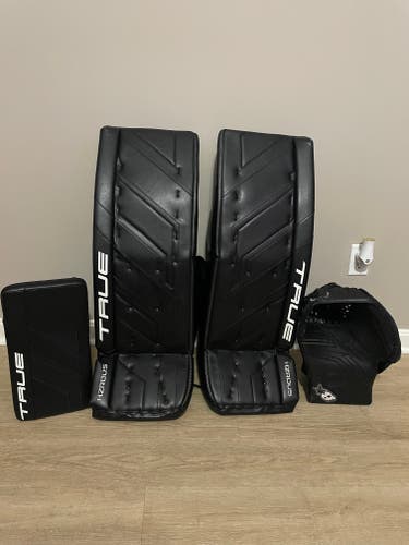33" 2025 True Hzrdus 7X4 Regular Goalie Full Set (Used)