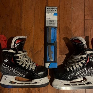 2021 Bauer Vapor X3.7 Hockey Skates Regular Width Size 5 (Used) intermediate