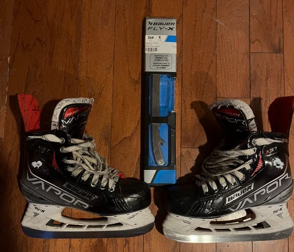 2021 Bauer Vapor X3.7 Hockey Skates Regular Width Size 5 (Used) intermediate