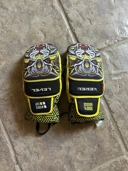 Race Level Mitten size 8