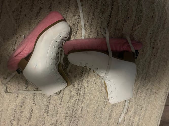 Figure skates Size 4
