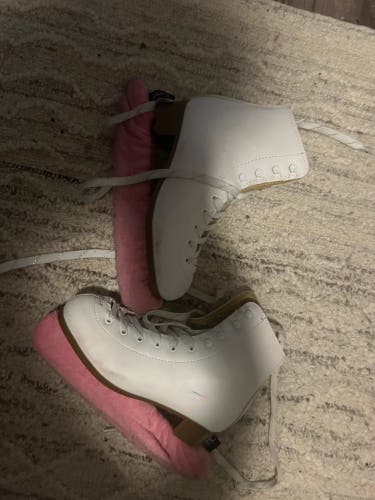Figure skates Size 4