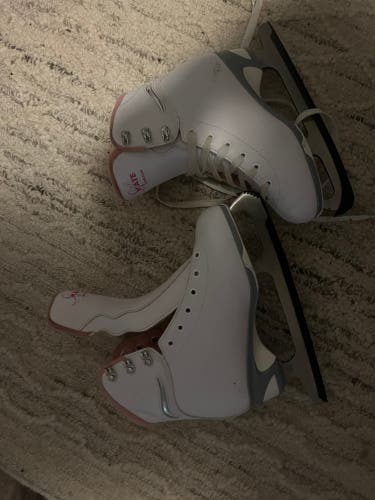 Figure skates Size 4