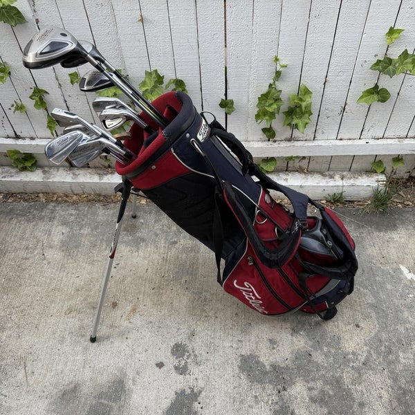 Titleist 690 MB Mens RH Complete Golf Club Set With Titleist Stand Bag