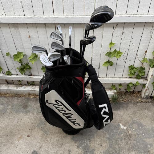 Titleist CB Forged 714 Mens RH Golf Club Complete Set W/ Staff Bag X Stiff Flex