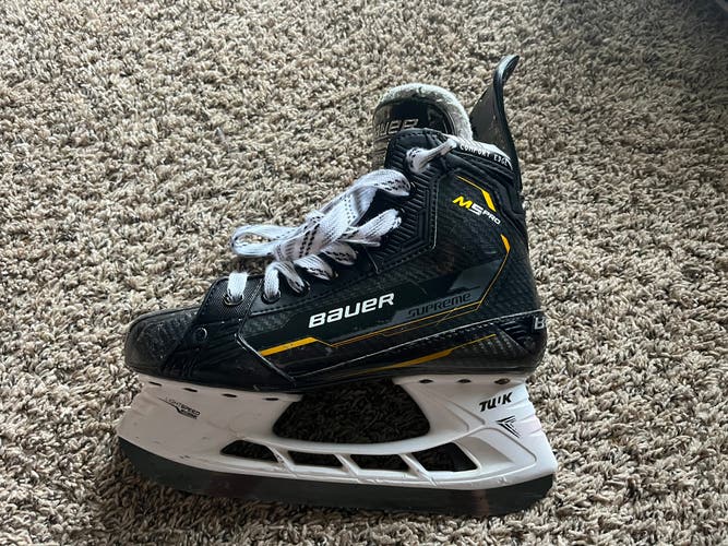 Bauer Supreme M5 Pro Hockey Skates Size 6.5 (Used)