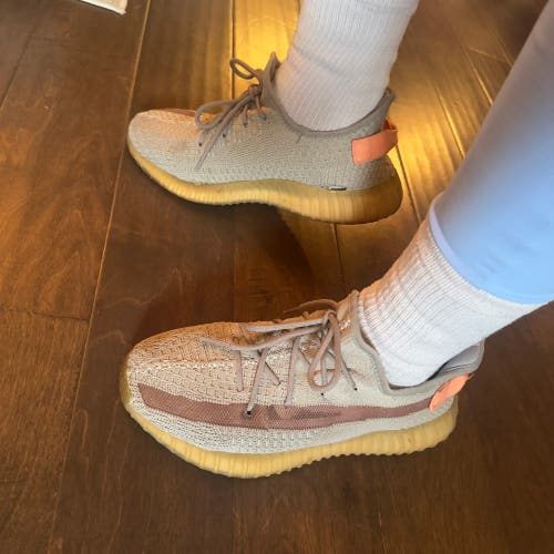 Gray Men's Adult Size M 9.5 (W 10.5) Adidas Yeezy Boost 350 V2 (Used)