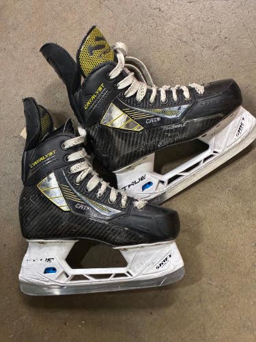 Junior True Catalyst 9 Hockey Skates Regular Width Size 1 (Used)