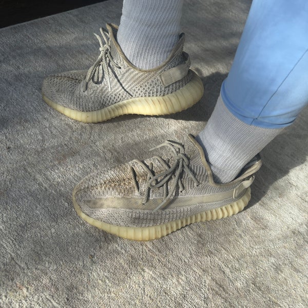 Gray Men's Adult Size M 10.0 (W 11.0) Adidas Yeezy Boost 350 V2 (Used)