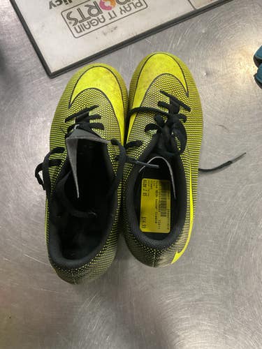 Used Nike Soccer Cleats Yellow Junior 05 11614-S000218857