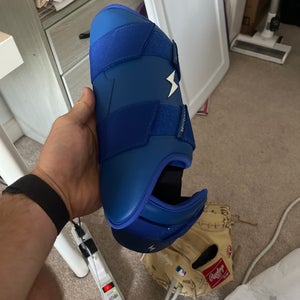 Bruce Bolt Righty Shin Guard