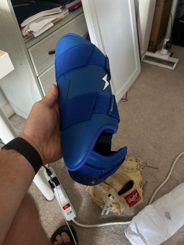 Bruce Bolt Righty Shin Guard