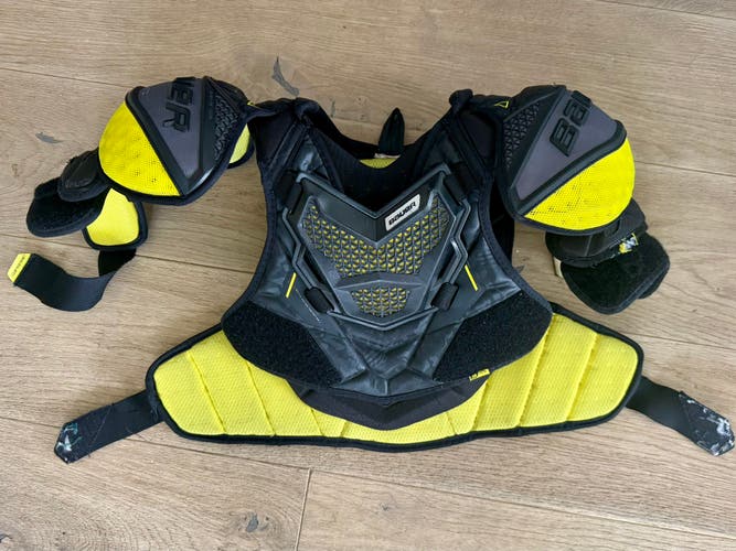 Men's Medium Youth Bauer Supreme M3 Shoulder Pads (Used)