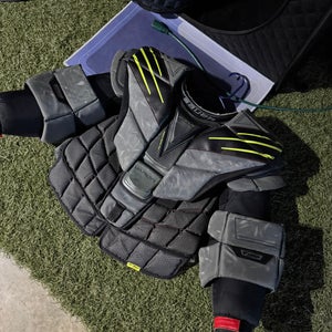 Bauer Hyperlite Goalie Chest Protector (small)