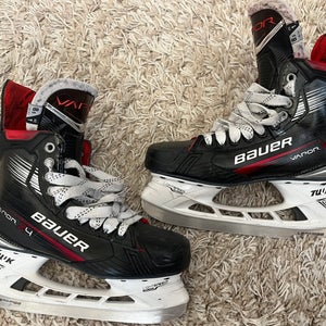 2024 Bauer Vapor 4 Hockey Skates 8.5 (Used)