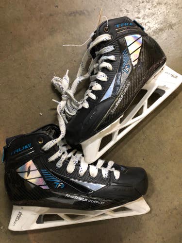 Senior True TF9 Hockey Goalie Skates Regular Width 7 (Used)