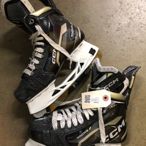 Intermediate CCM AS-V Hockey Skates 6 (Used)
