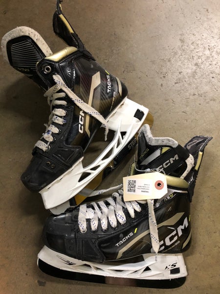 Intermediate CCM AS-V Hockey Skates 6 (Used)