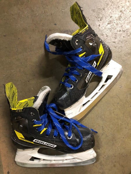 Junior Bauer Supreme Matrix Hockey Skates Regular Width Size 2.5 (Used)
