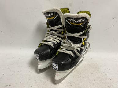 Used Bauer SUPREME M4 Junior Hockey Skate Junior 02.5 11855-S000189517
