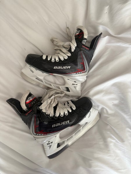 2025 Bauer Vapor FLY40 Hockey Skates Size 3 (Used)
