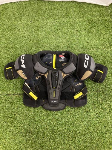 Medium Junior CCM TACKS AS 580 Shoulder Pads (Used)