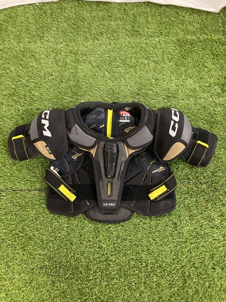 Medium Junior CCM TACKS AS 580 Shoulder Pads (Used)