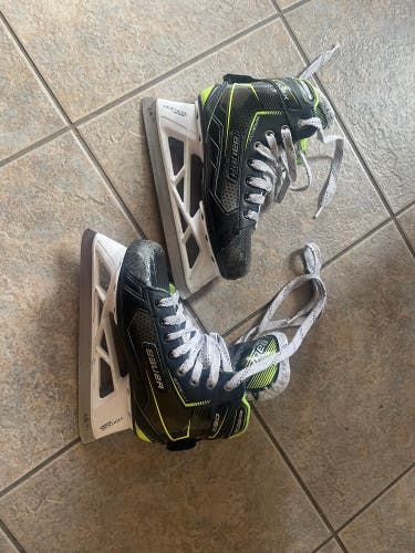 Bauer GSX Hockey Goalie Skates Regular Width Size 4 (Used)