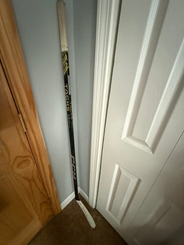 Intermediate CCM AS-VI PRO Left Hand Hockey Stick P28 (Used)