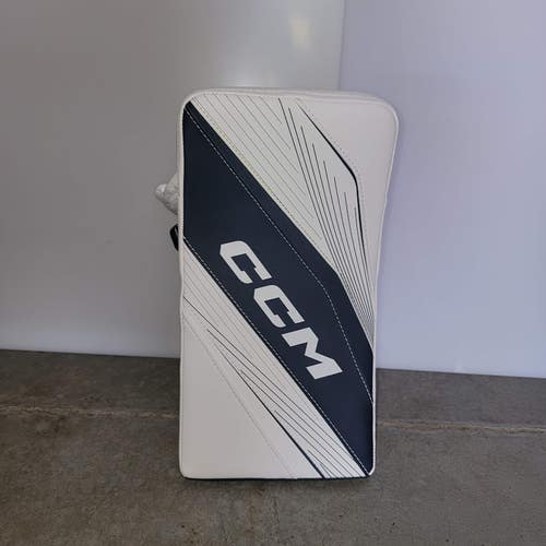 CCM Eflex 6.5 Blocker Regular (New) - Junior - White/Navy