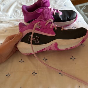 Women's 2Y (Big Kids / Youth) Under Armour Shoes (Used)