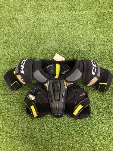 Small Junior CCM TACKS AS 580 Shoulder Pads (Used)