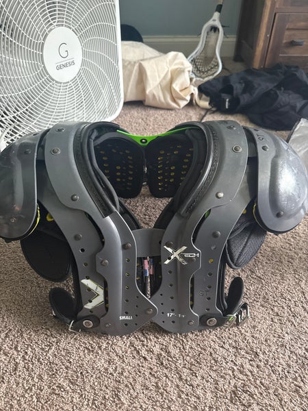 X tech shoulder pads Football Size 17-18 Skill