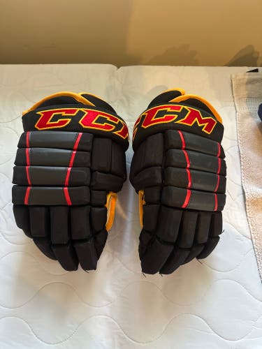 CCM HG4PC Gloves Used